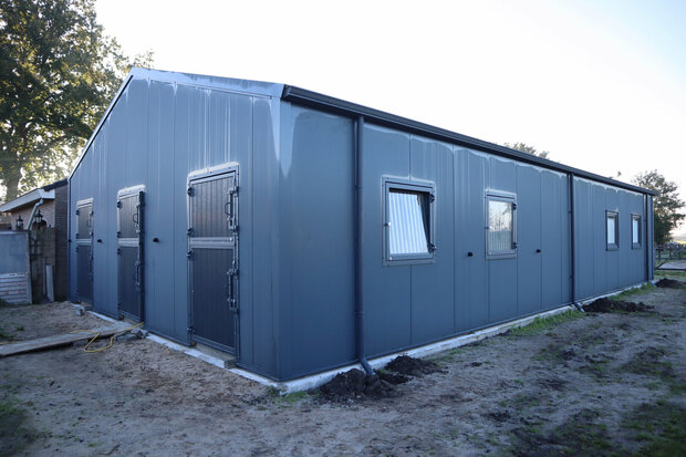 9x16m Paardenstal met opslagruimte