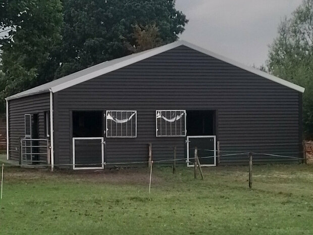 10x12m Paardenstal met werkplaats