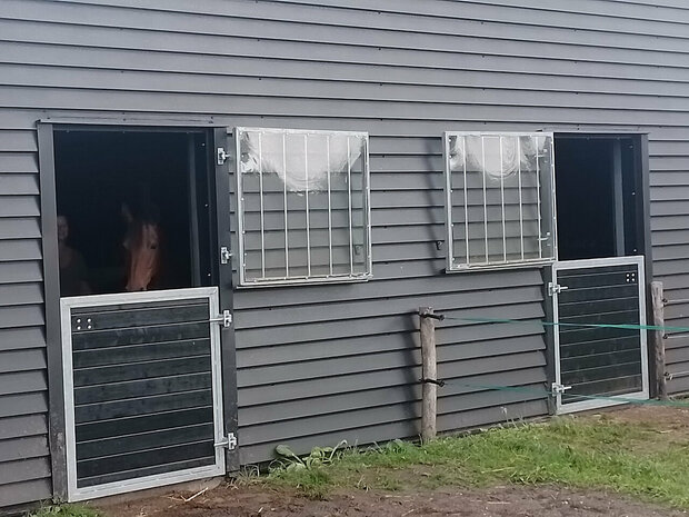 10x12m Paardenstal met werkplaats